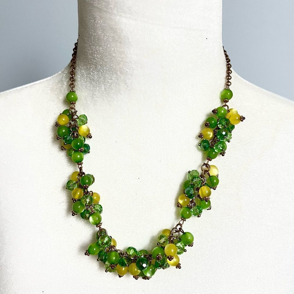 🍭6/$30 Green beaded cluster necklace